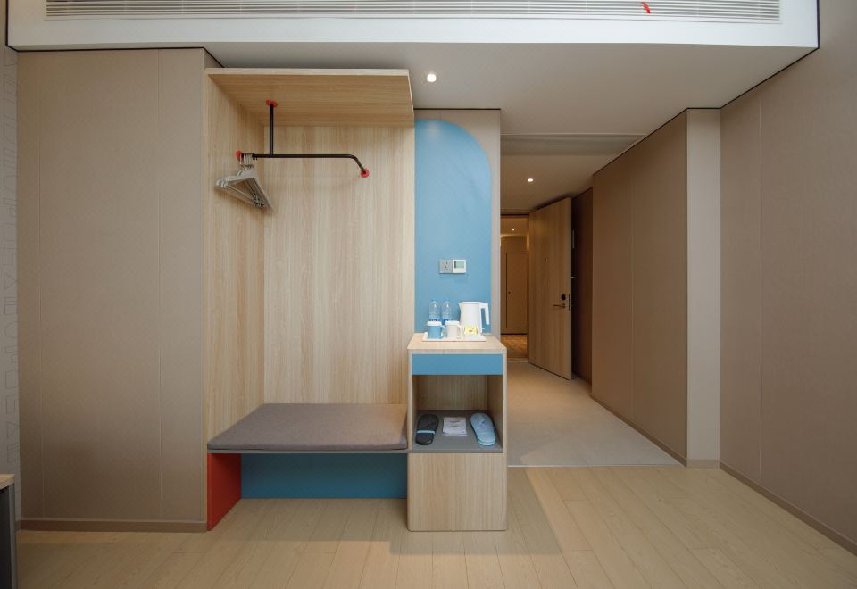 Homeinn Hotel (Zhenjiang Jurong Wuyue Plaza Railway Station) 2*