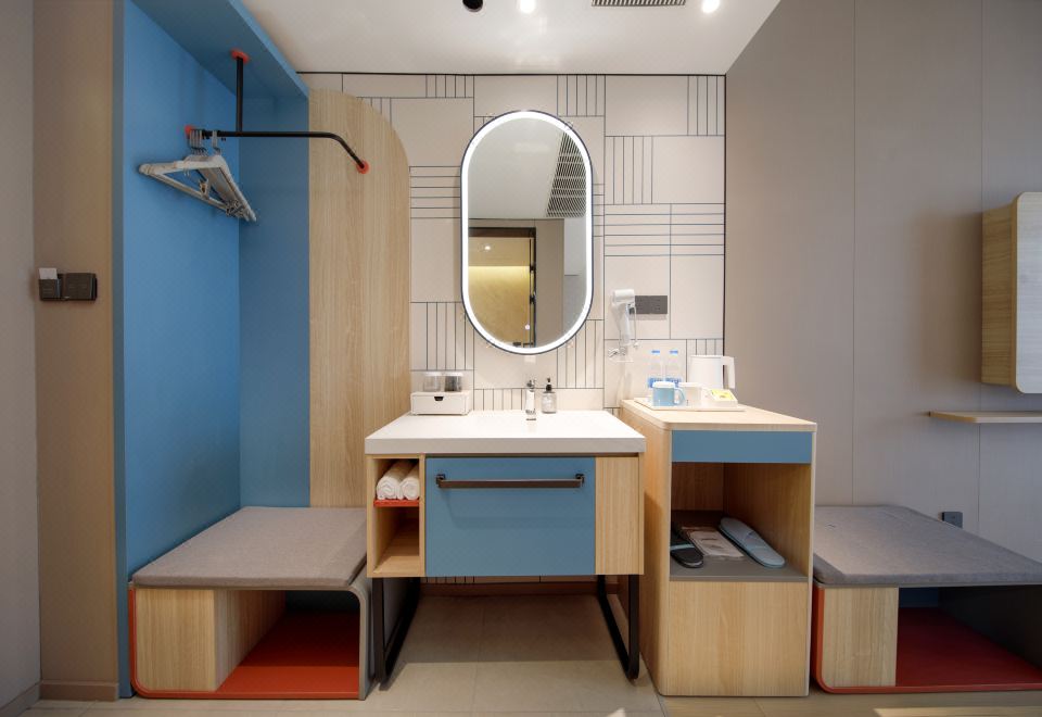 Homeinn Hotel (Zhenjiang Jurong Wuyue Plaza Railway Station) 2*