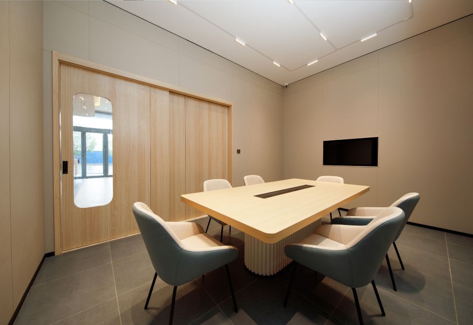 Homeinn Hotel (Zhenjiang Jurong Wuyue Plaza Railway Station) 2*
