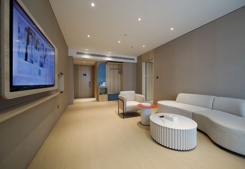 Homeinn Hotel (Zhenjiang Jurong Wuyue Plaza Railway Station) 2*