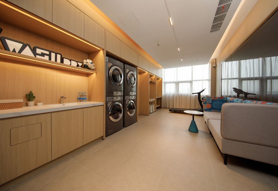 Homeinn Hotel (Zhenjiang Jurong Wuyue Plaza Railway Station) 2*