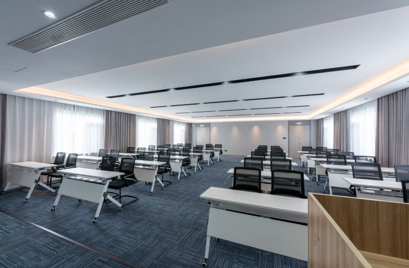 Home Inn Business Hotel(Qingdao Haier Industrial Park Pure Life Journey) 3*