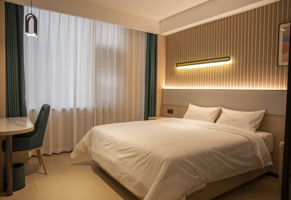 Yilong Wanguo Hotel (Luoyang Yiyang Qingpi Avenue Bearing Industry Park Branch) 2*