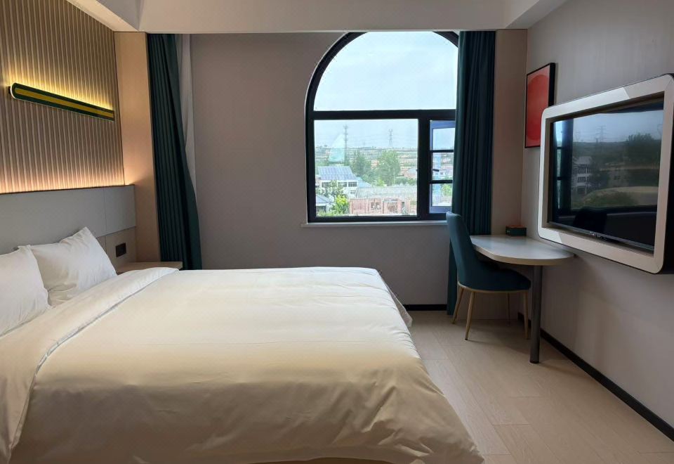 Yilong Wanguo Hotel (Luoyang Yiyang Qingpi Avenue Bearing Industry Park Branch) 2*