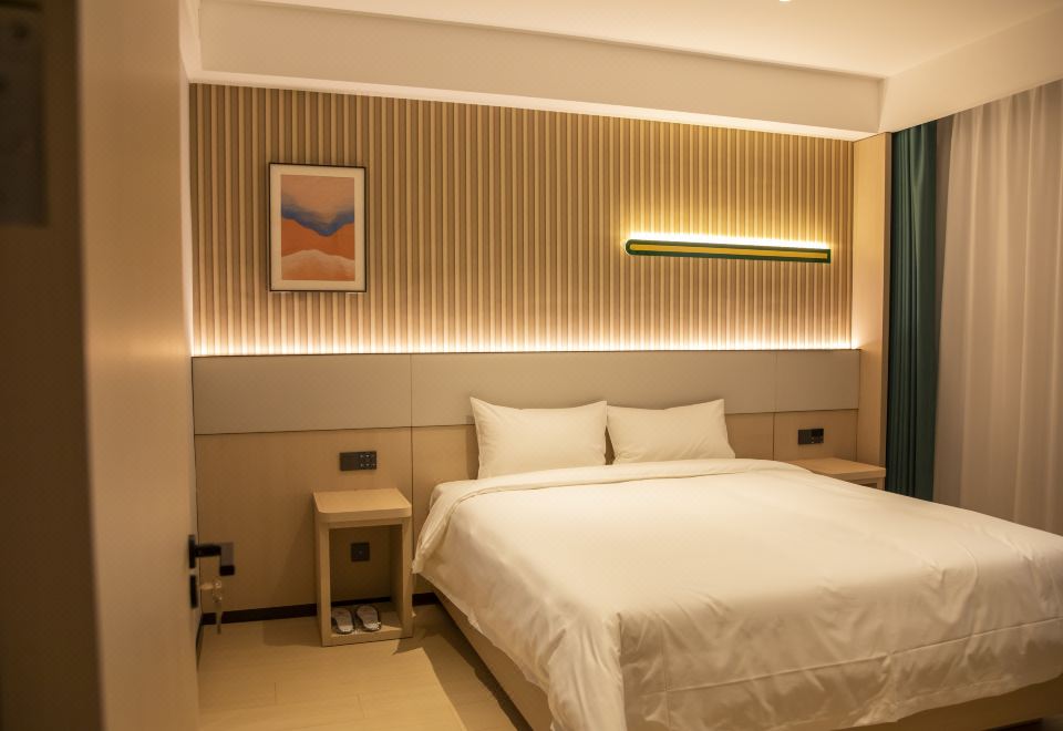 Yilong Wanguo Hotel (Luoyang Yiyang Qingpi Avenue Bearing Industry Park Branch) 2*