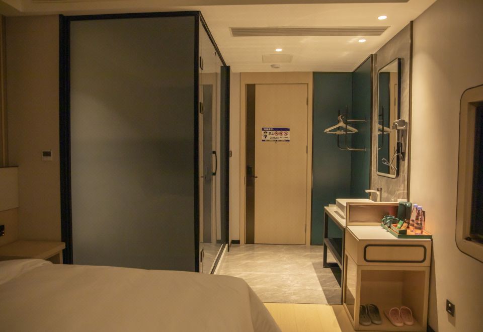 Yilong Wanguo Hotel (Luoyang Yiyang Qingpi Avenue Bearing Industry Park Branch) 2*