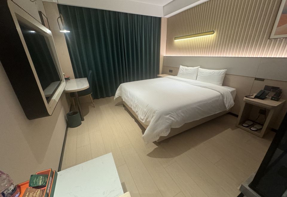 Yilong Wanguo Hotel (Luoyang Yiyang Qingpi Avenue Bearing Industry Park Branch) 2*
