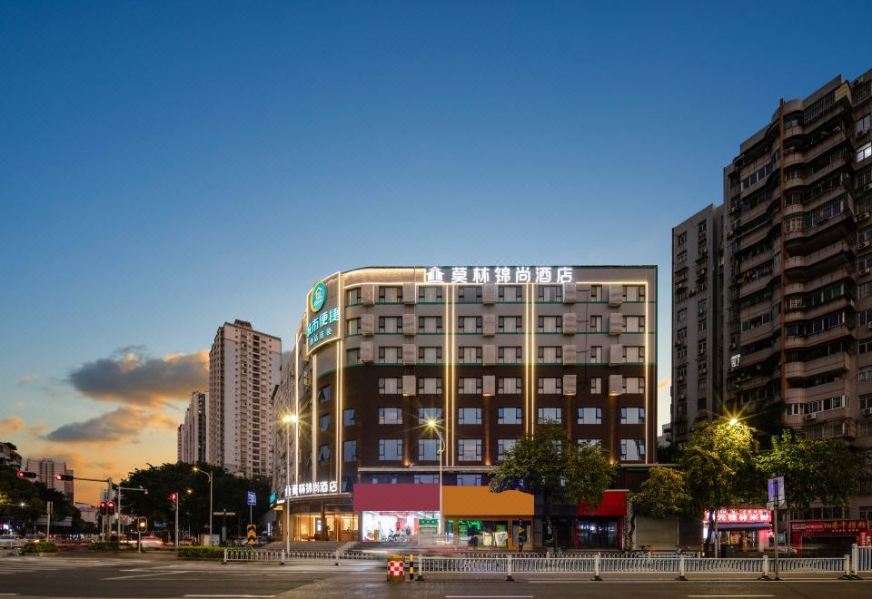Moling Jinshang Hotel (Nanning Chaoyang Plaza Metro Station Sanjie Liangxiang Branch) 3*