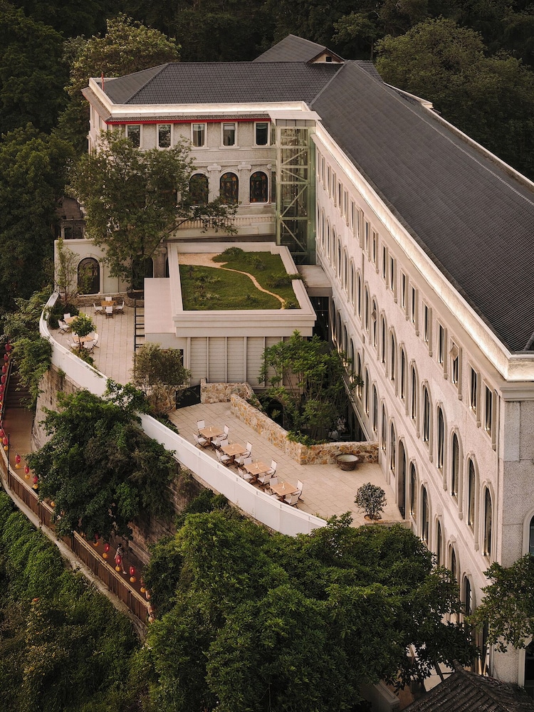 Sunyata Mountain Alley Chongqing Resort 3*