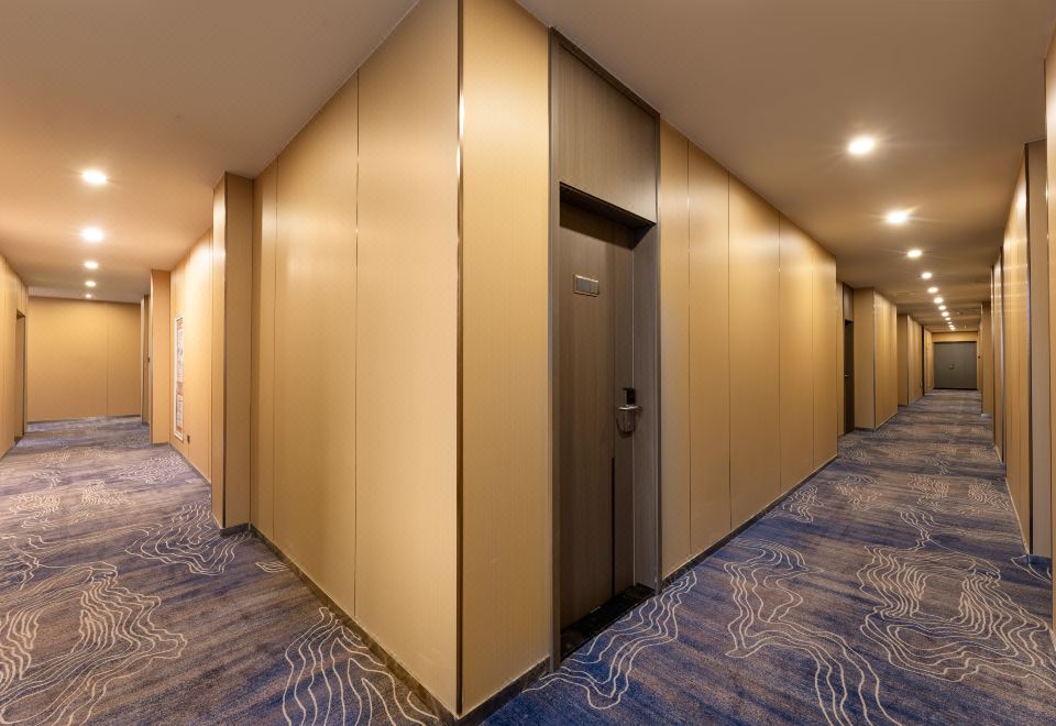 Elong Anyun Hotel (Yangcheng Peninsula Amusement Park Weiting Subway Station) 3*