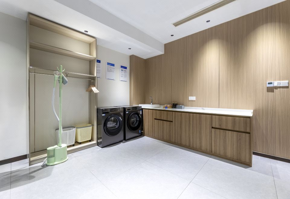 Elong Anyun Hotel (Yangcheng Peninsula Amusement Park Weiting Subway Station) 3*