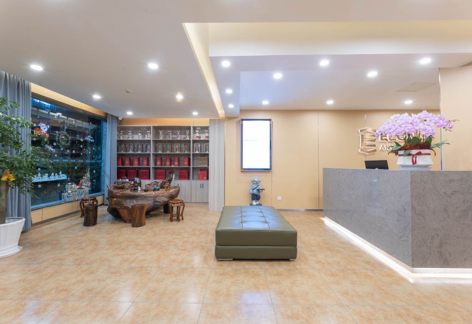 Elong Anyun Hotel (Yangcheng Peninsula Amusement Park Weiting Subway Station) 3*