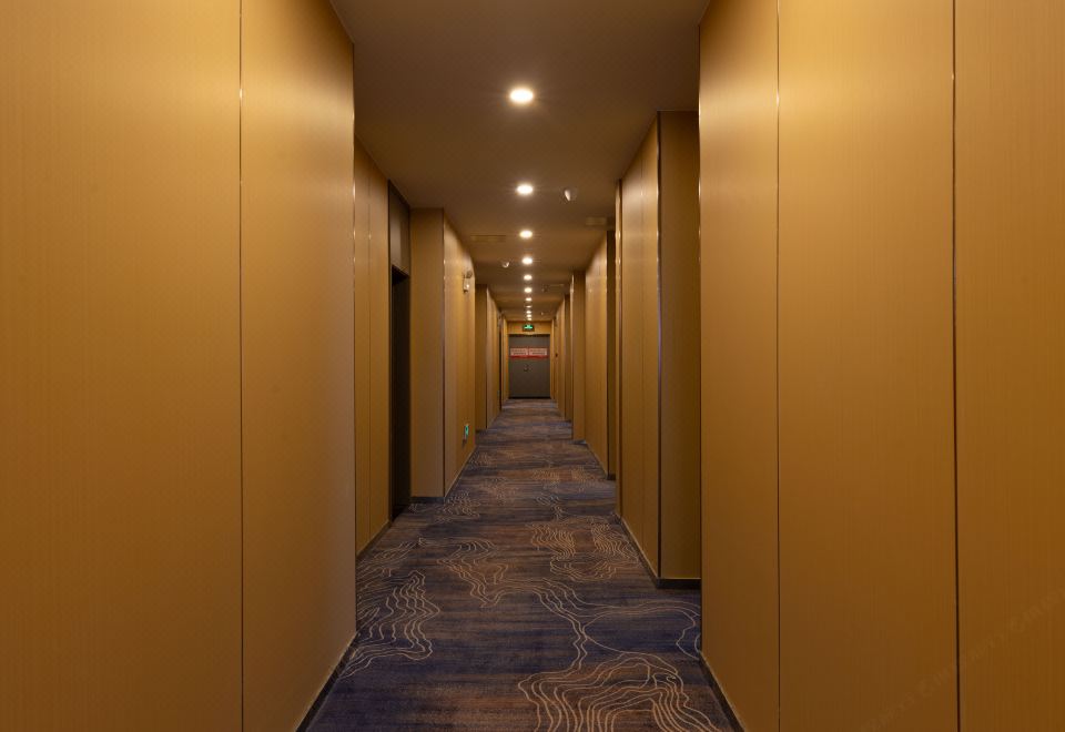 Elong Anyun Hotel (Yangcheng Peninsula Amusement Park Weiting Subway Station) 3*