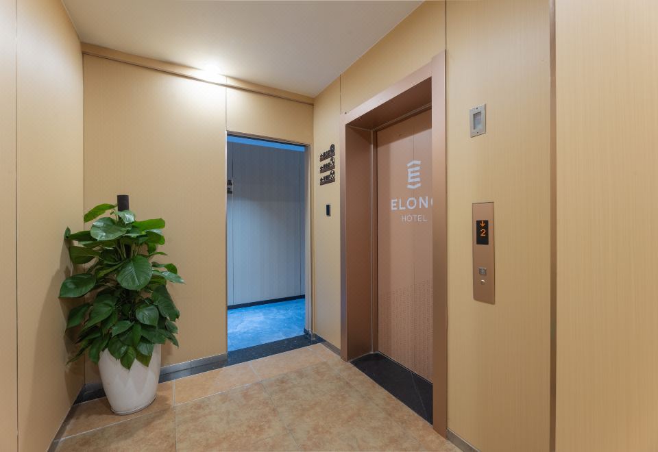Elong Anyun Hotel (Yangcheng Peninsula Amusement Park Weiting Subway Station) 3*