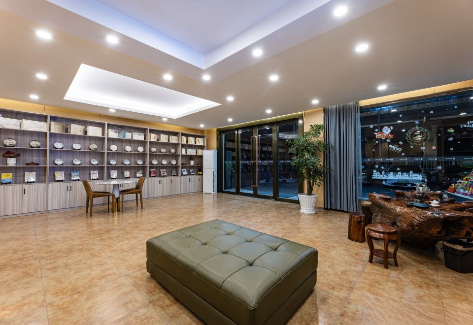 Elong Anyun Hotel (Yangcheng Peninsula Amusement Park Weiting Subway Station) 3*