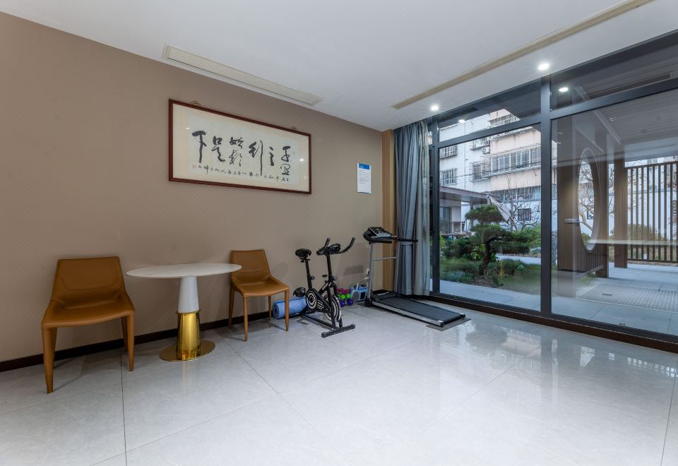 Elong Anyun Hotel (Yangcheng Peninsula Amusement Park Weiting Subway Station) 3*