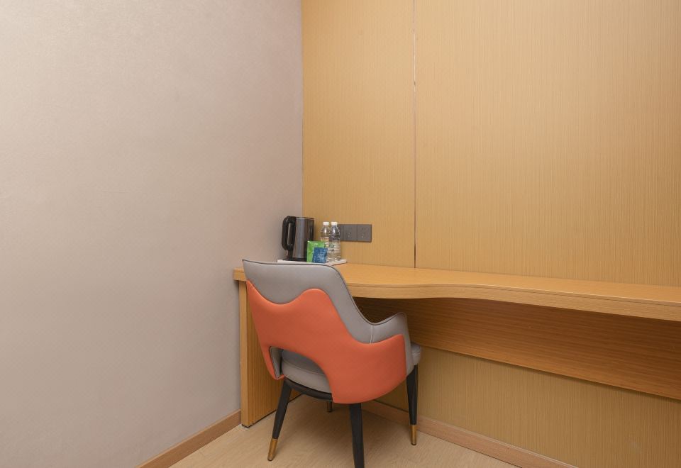 Elong Anyun Hotel (Yangcheng Peninsula Amusement Park Weiting Subway Station) 3*
