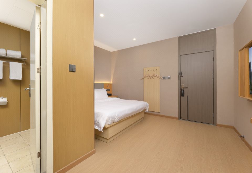 Elong Anyun Hotel (Yangcheng Peninsula Amusement Park Weiting Subway Station) 3*