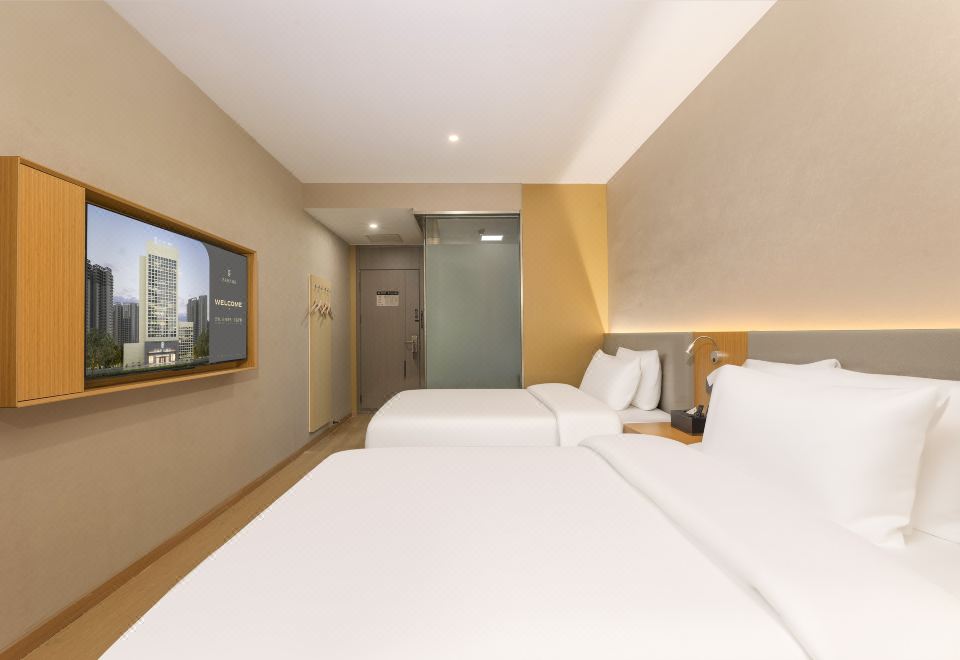 Elong Anyun Hotel (Yangcheng Peninsula Amusement Park Weiting Subway Station) 3*