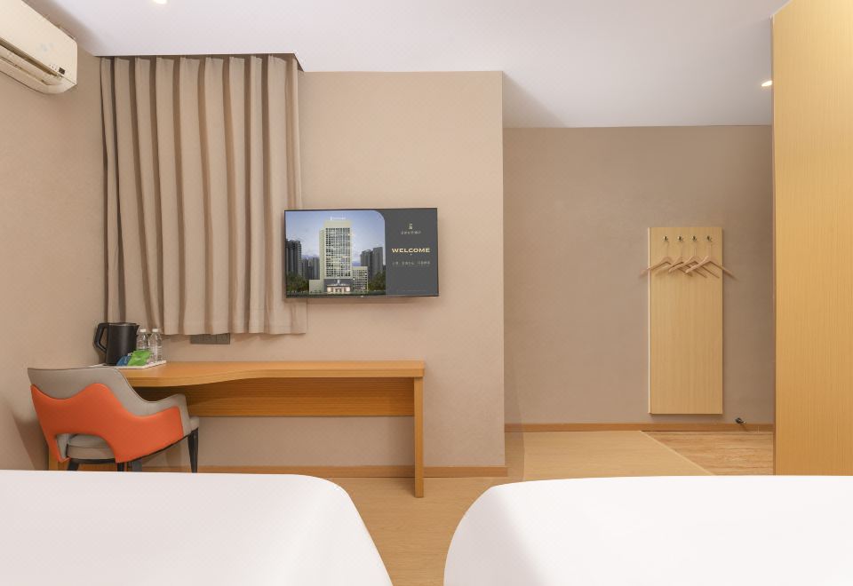Elong Anyun Hotel (Yangcheng Peninsula Amusement Park Weiting Subway Station) 3*