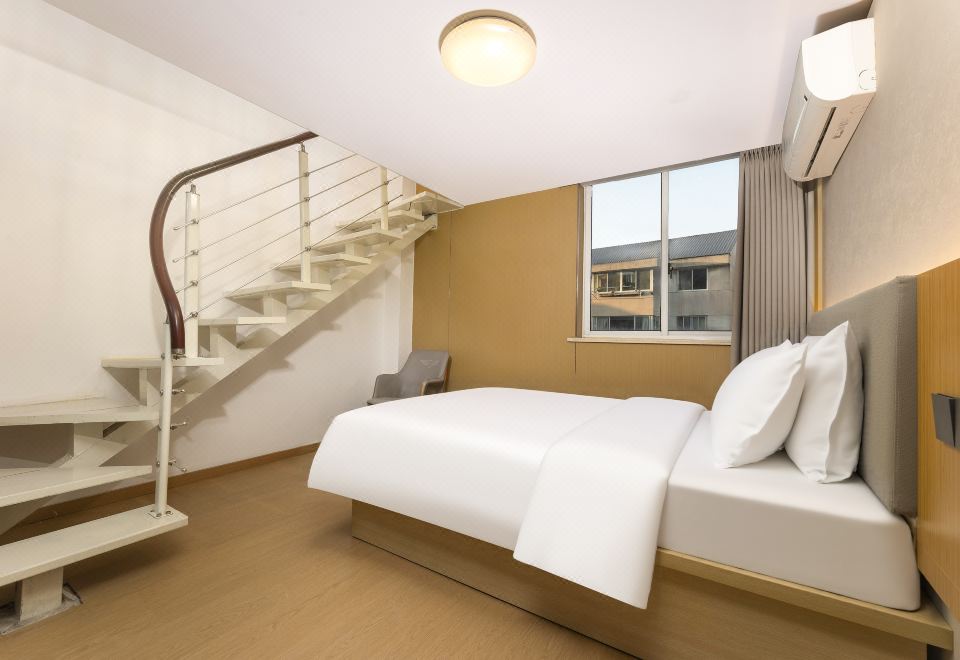 Elong Anyun Hotel (Yangcheng Peninsula Amusement Park Weiting Subway Station) 3*