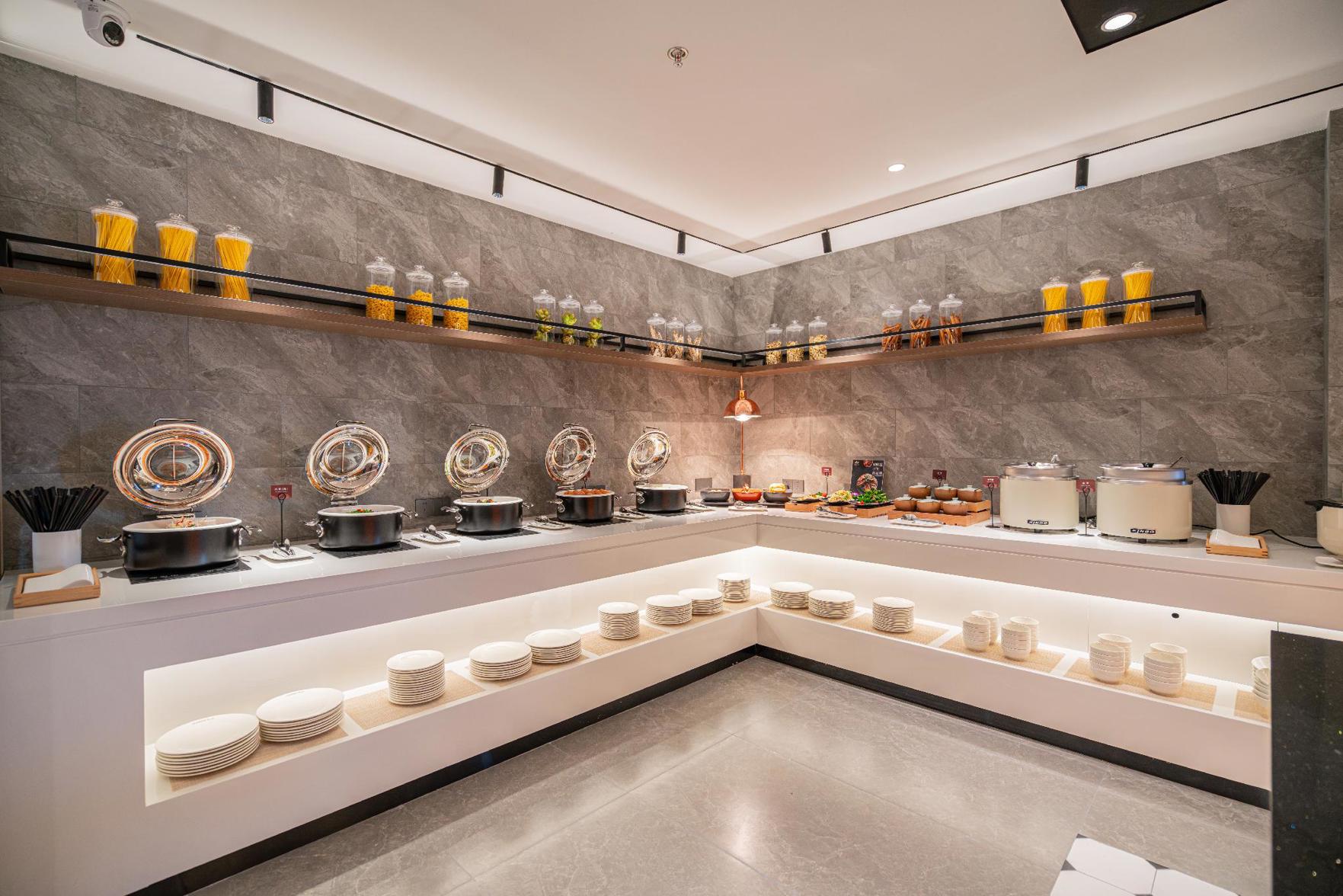 Home Inn Select (Shenyang Taiyuan Street, Northern Theater Command General Hospital Heping Branch) 3*