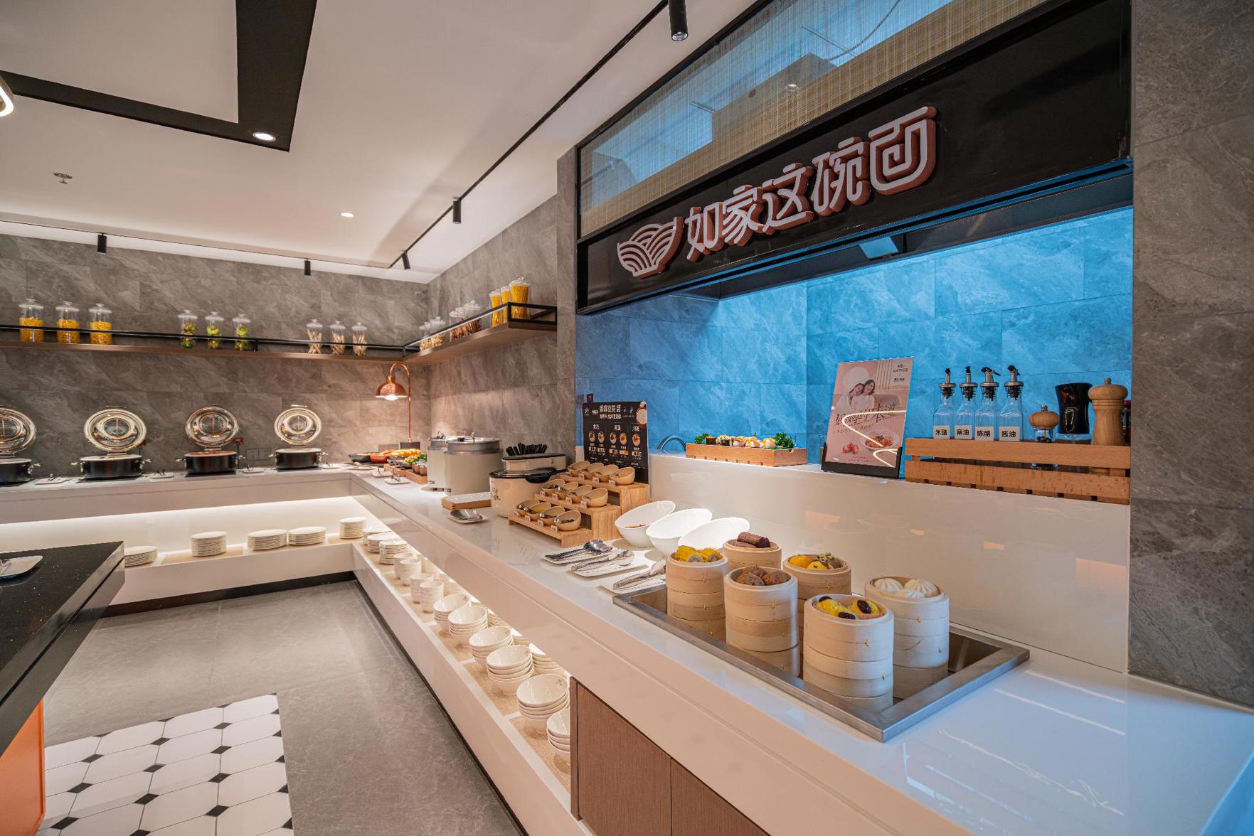 Home Inn Select (Shenyang Taiyuan Street, Northern Theater Command General Hospital Heping Branch) 3*
