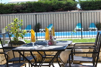 Logis Hotel Acotel 2*