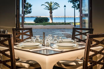 Civitas Suites Hotel 4*