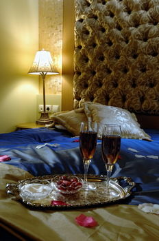 Civitas Suites Hotel 4*