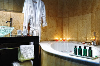 Civitas Suites Hotel 4*