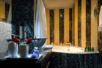 Civitas Suites Hotel 4*