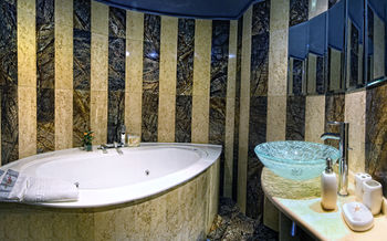 Civitas Suites Hotel 4*
