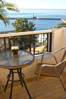 Kastro Hotel 2*