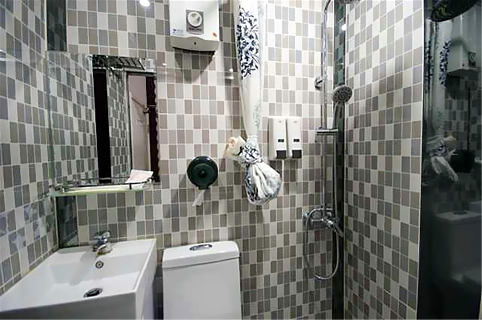 Tsuen Hostel 2*