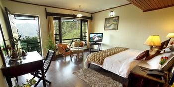 Camelot Resort 3*