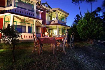 Camelot Resort 3*