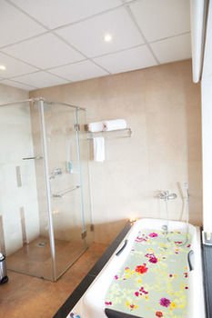 Sterling Munnar 4*