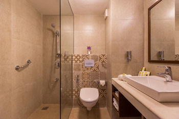 Sterling Munnar 4*