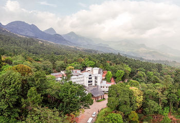 Sterling Munnar 4*
