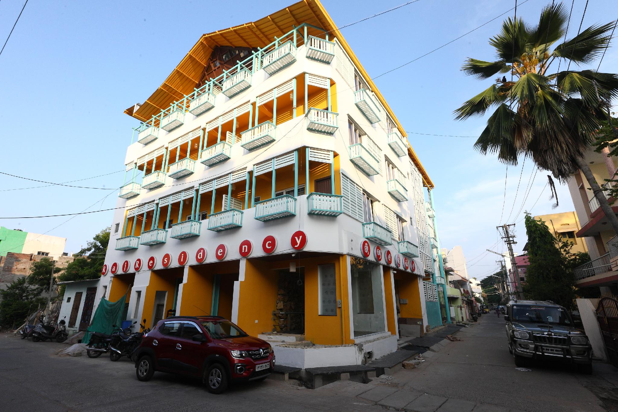 Raj Residency Hotel 2*