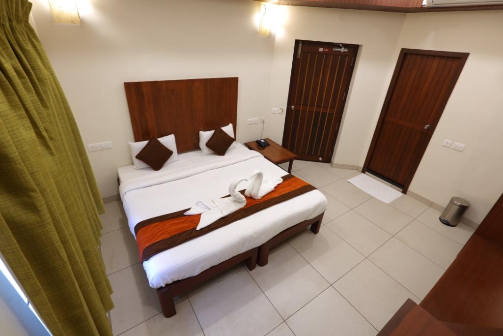 Raj Residency Hotel 2*