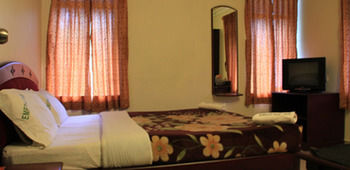 HOTEL EMERALD INN 3*