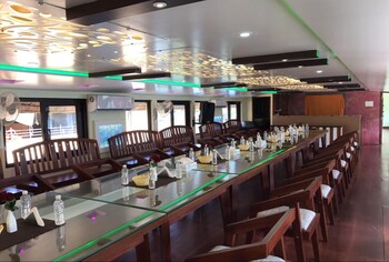 Indiavacationz Houseboat 3*