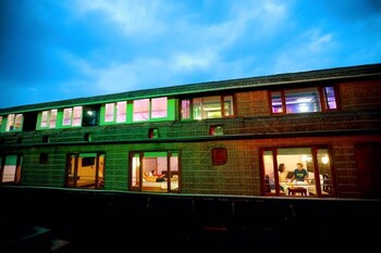 Indiavacationz Houseboat 3*