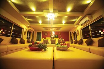 Indiavacationz Houseboat 3*