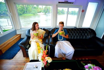 Indiavacationz Houseboat 3*