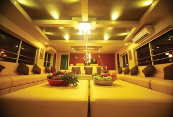 Indiavacationz Houseboat 3*