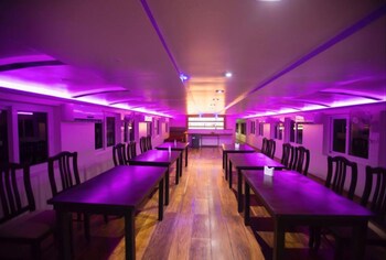 Indiavacationz Houseboat 3*