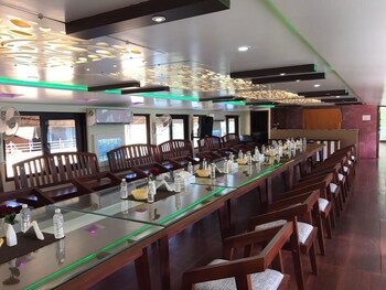 Indiavacationz Houseboat 3*